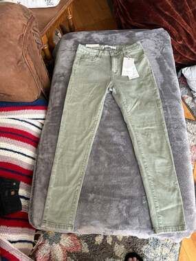 Shiny design jeans size 8 new with tags